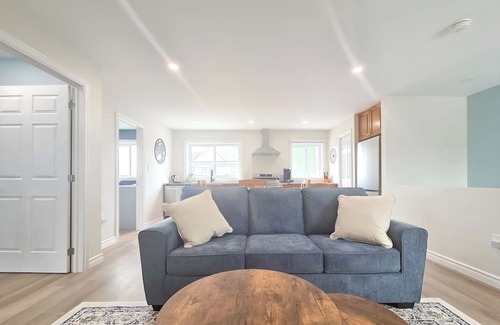 Chatham-Kent Apartment | Blue Forest apartment is close to downtown. A/C kitchen and laundry all provided