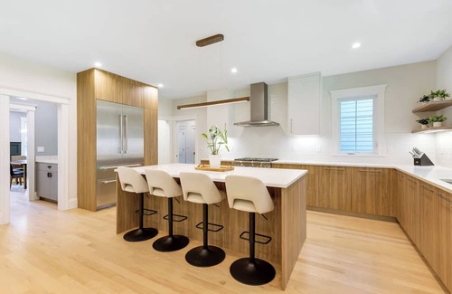 Andover House | Welcoming 2025 built: 4-bedroom 3.5-bath modern farm house @ charming Andover