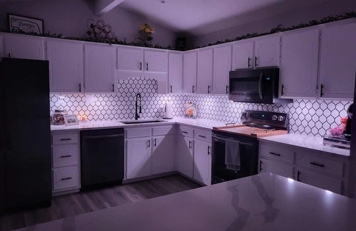Omaha House | Charming 3-bedroom house in lovely Omaha. For Families, backyard, and parking.