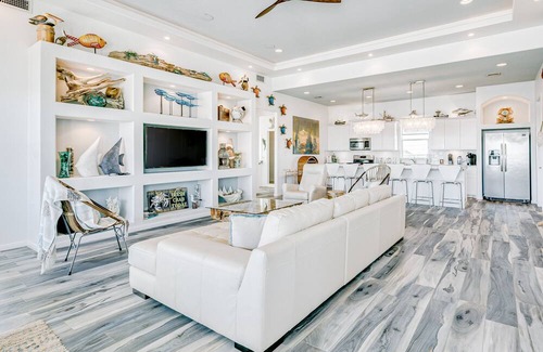 Port Bolivar House | Gilchrist Luxury 4BR | Oceanfront & Hot Tub