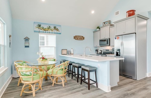 Galveston House | Crystal Beach 3BR | Beachfront & Deck