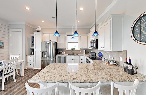 Galveston House | Laguna Beach 2BR | Waterfront Views, Two Living Areas & Grill