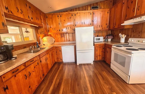 Mountain Rest House | Carolina Cottage- Private lakefront retreat in Mountain Rest, SC