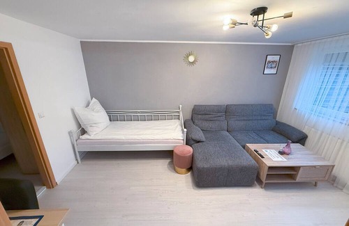 Knittlingen Apartment | Holiday Apartment 'Knittlingen' Dishwasher, Washing Machine, FREE Wifi, Private Parking