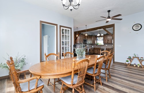 Town of Milo House | Sleeps 12 | Game Room | Sauna | Firepit | Wineries