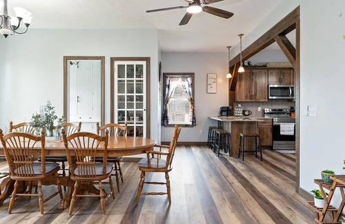 Town of Milo House | Sleeps 12 | Game Room | Sauna | Firepit | Wineries