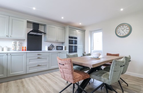Harlaston Cottage | FIELDS VIEW, family friendly, character holiday cottage in Alrewas