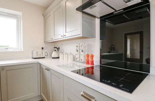 Harlaston Cottage | FIELDS VIEW, family friendly, character holiday cottage in Alrewas