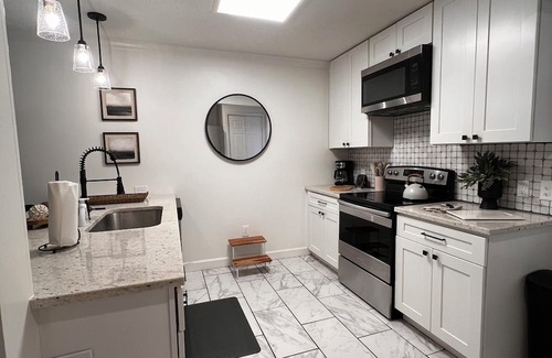 Columbus House | Tranquil Riverfront townhome with AC in charming Columbus