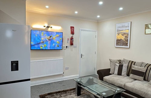 Forest Gate Apartment | Prime Location 2BR Apartment In Greater London
