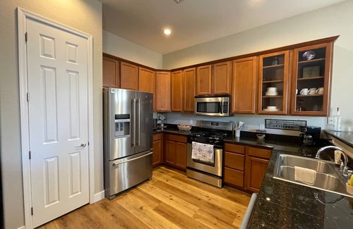 Granville House | Cozy 2-bedroom house in charming Prescott Valley with AC