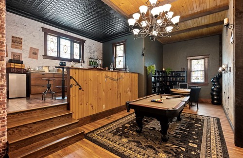 Gann House | Enchanting Castle Stay | Wizard Inspired 4BR - Sleeps 12