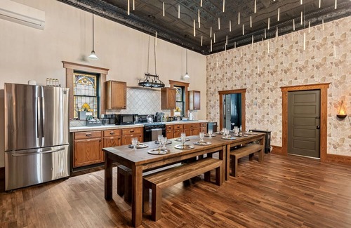 Gann House | Enchanting Castle Stay | Wizard Inspired 4BR - Sleeps 12
