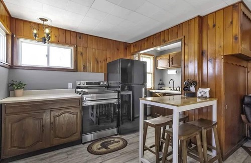 Castile House | Cottage Retreat On Silver Lake
