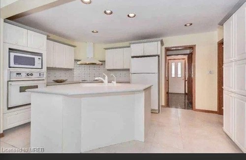 Guelph House | University of Guelph-2km nDetached home on a private cul de sac, 2500 sq ft.