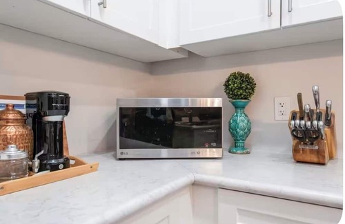Woodstock House | Comfy 3bed Woodstock Escape Upper Level home with 2nd floor Living Room,AC +more