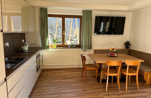 Muhlbach im Pinzgau Apartment | Centrally located characteristic and modern
