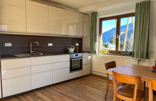 Muhlbach im Pinzgau Apartment | Centrally located characteristic and modern