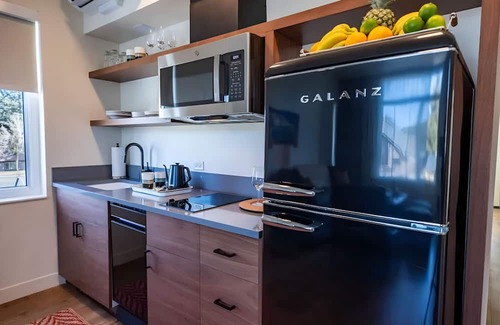 Mammoth Lakes Hotel | Relax in Spacious Alpine Room with Shuttle, Gear Rentals & Sherwin Lakes