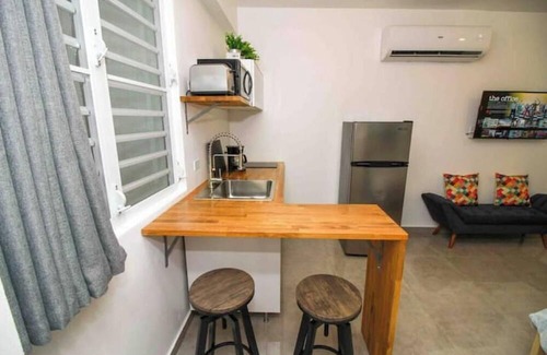 Carcel Apartment | 2.3 Cozy Urban Loft w/ balcony near city center