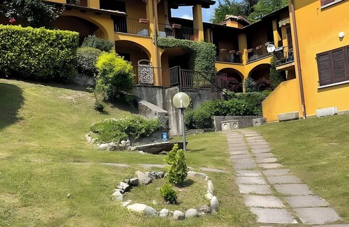 Civenna Apartment | Lake and Mountain Holiday House