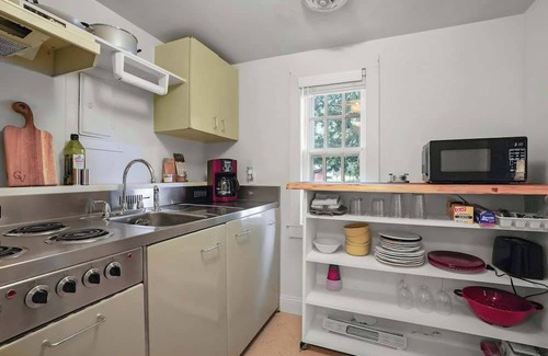 Locustville Apartment | Sweet 1BDR Farm Cottage w/Fire Pit + Creek View