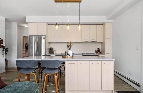 Whyte ave Condo | Private patio stay near Whyte Ave, UofA Hospital, and West Edmonton Mall