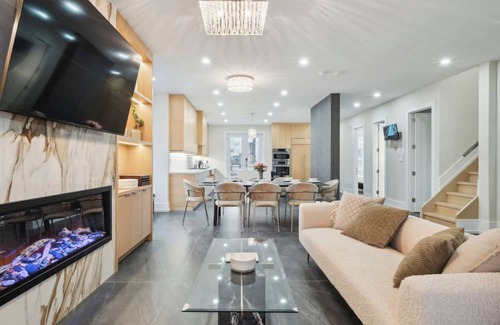 North York House | Luxury 4 Bedroom Retreat Steps to Yorkdale Mall