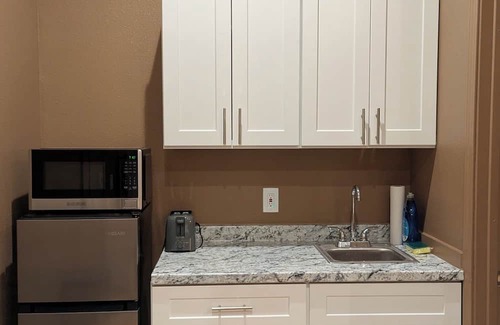 Clovis Apartment | Charming studio in quaint Clovis with AC