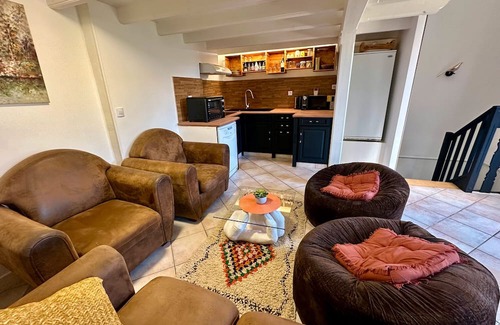 Saint-Capraise-de-Lalinde House | Apartment 'Capraisien' with Shared Garden and Wi-Fi