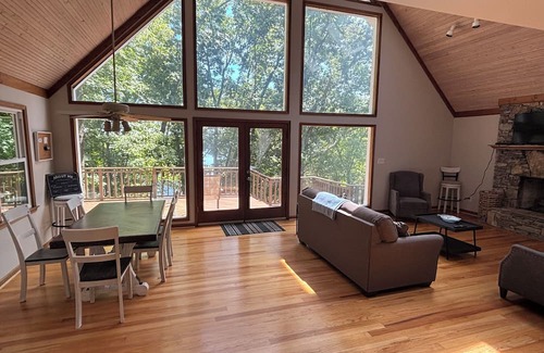Scottsville House | Beautiful 3-bedroom lake house with view, direct dock access, game room and more