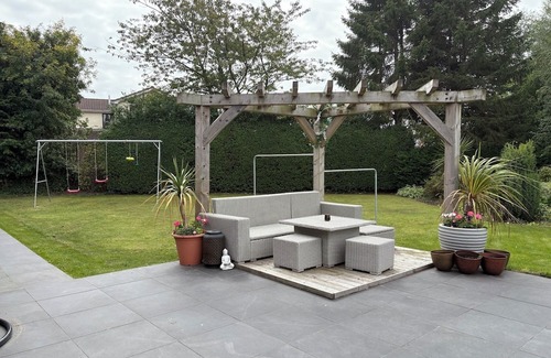 West Rainton House | Stylish 6 Bed - Huge Garden, 10 min to Durham City