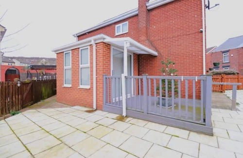 Barnsley House | Spacious 6 Bedroom Family House