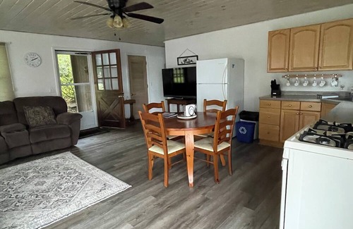 Alton Bay Cottage | Charming 1 bedroom Lakefront Cottage