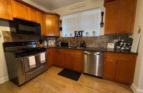 Berwyn House | in Berwyn - 3 bedrooms available