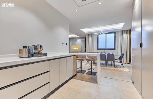 Riyadh Apartment | bnbme | Stylish Apartment | 12 Min to KAFD