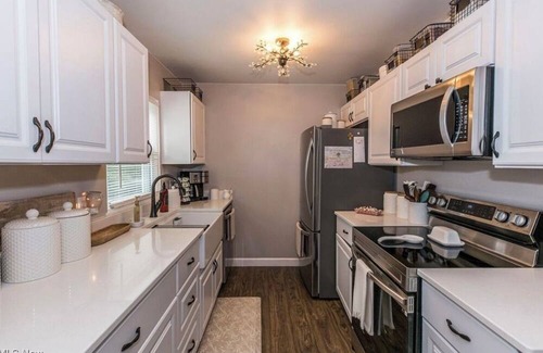 Akron House | Traveling professionals towpath paradise Quaint pet friendly 3 bd home in Akron
