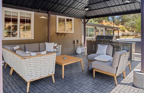 Mariposa County House | The Spa @ The Cabin