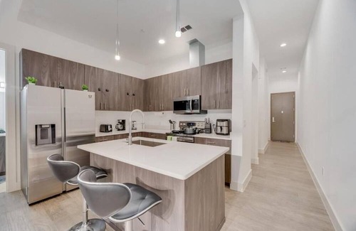 Cedars Apartment | Modern Cityviews I Gym I Free Parking
