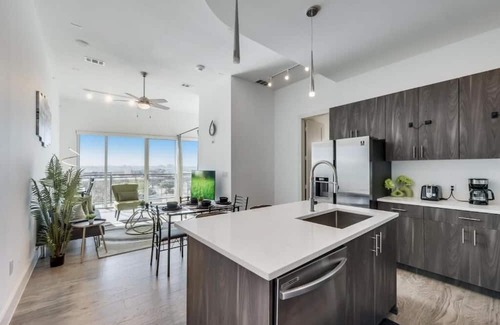 Cedars Apartment | Modern Cityviews I Gym I Free Parking