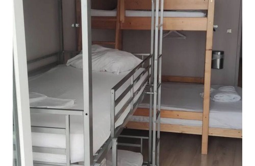 Roquemaure Hotel | Youth hostel near town center (5 min walk), close to shops and buses