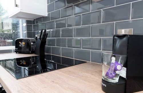 Tamworth House | 2 Bed Town Centre House with Parking in Tamworth