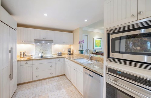 Kahuku Villa | Villa 305-306 OceanView Turtle Bay Beachfront