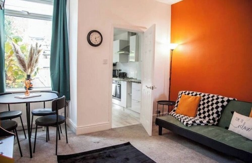 Rusholme House | Manchester 3BR House | Contractor | Hospital | Uni