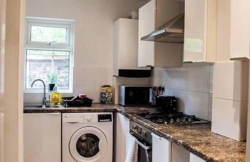 Rusholme House | Manchester 3BR House | Contractor | Hospital | Uni