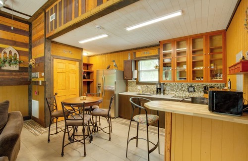 Lake Lafayette Cabin | Pet-Friendly Lake Lafayette Escape w/Fire Pit