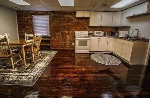 Fourmile Apartment | Historic Charm: 5 Star Comfort