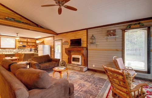 Lake Lafayette Cabin | Steps to Lake: Peaceful Cabin Escape in Odessa