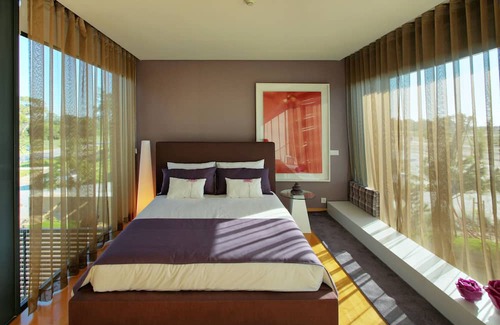 Carvalhal Hotel | Seaside Adventure: Beach Houses with Tennis, Near Sado Emotion - Free Parking!