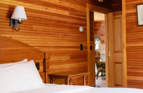 Warren Hotel | Luxury family suite and you can bring the dog!